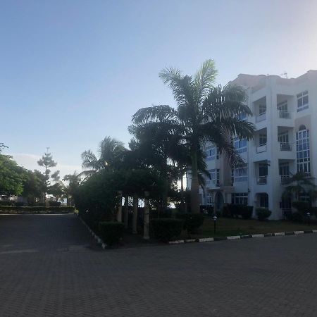 Almasi Oceanfront Nyali Apartment Mombasa Exterior photo