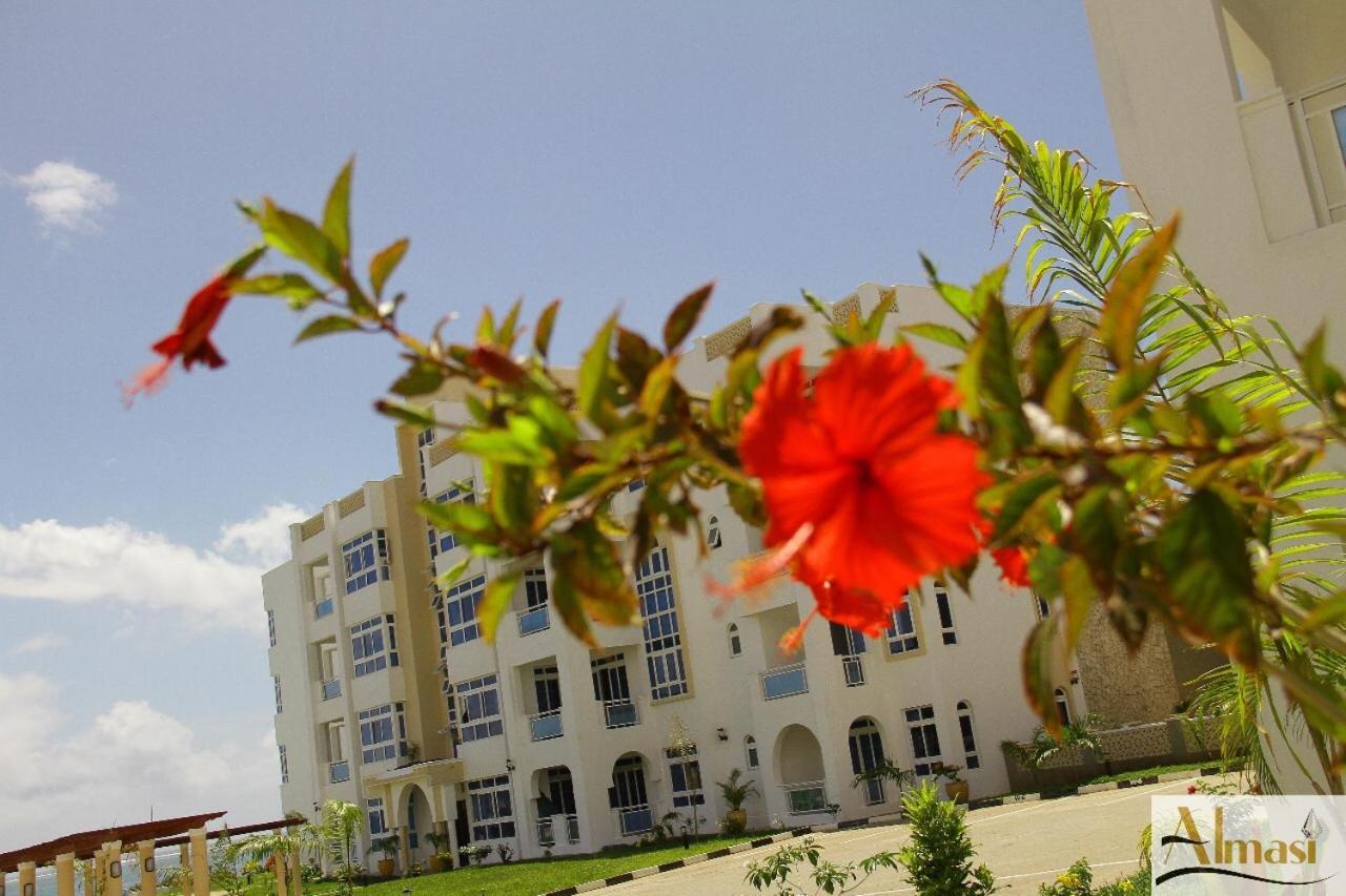 Almasi Oceanfront Nyali Apartment Mombasa Exterior photo