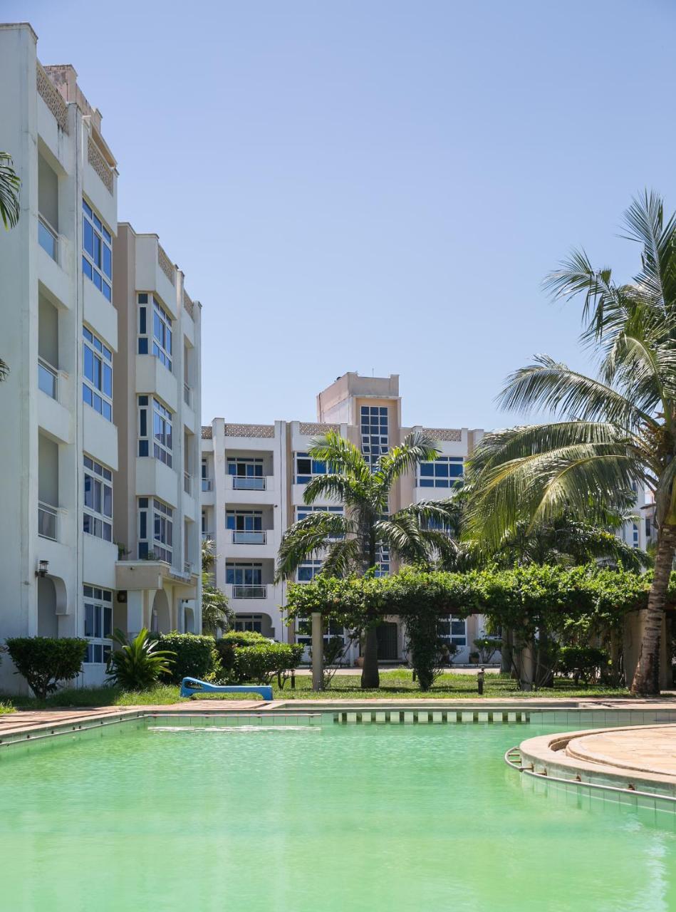 Almasi Oceanfront Nyali Apartment Mombasa Exterior photo