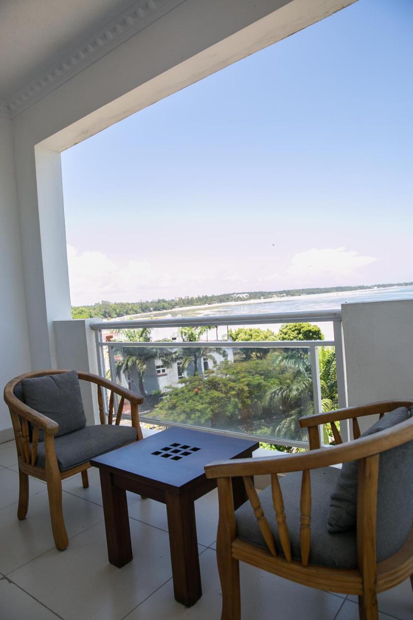 Almasi Oceanfront Nyali Apartment Mombasa Exterior photo