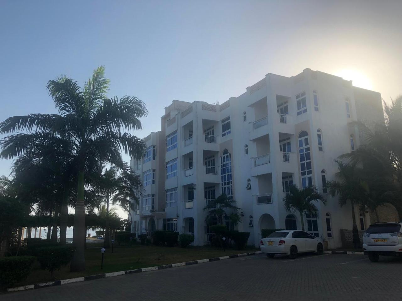 Almasi Oceanfront Nyali Apartment Mombasa Exterior photo