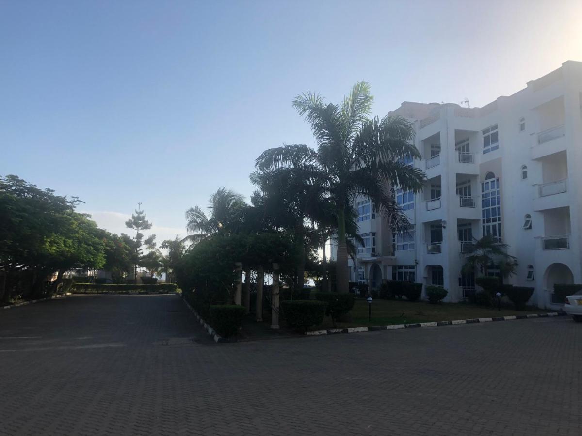 Almasi Oceanfront Nyali Apartment Mombasa Exterior photo